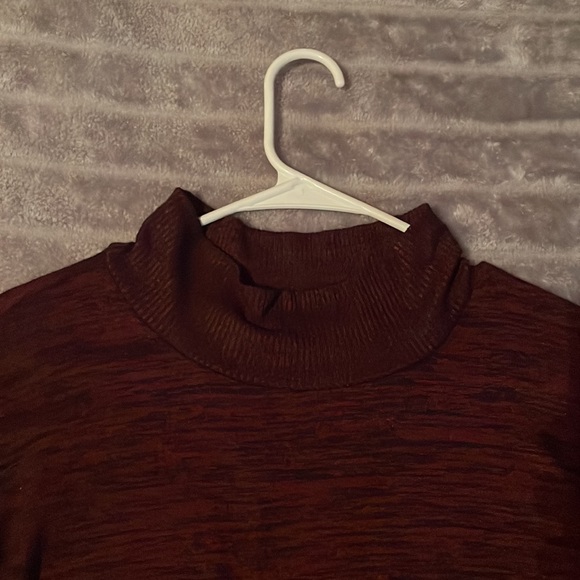 Ultra comfy and long XXL maroon and black sweater - Picture 4 of 5